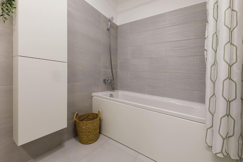 Luxury Apt. Near River & Parking Timisoara Ngoại thất bức ảnh