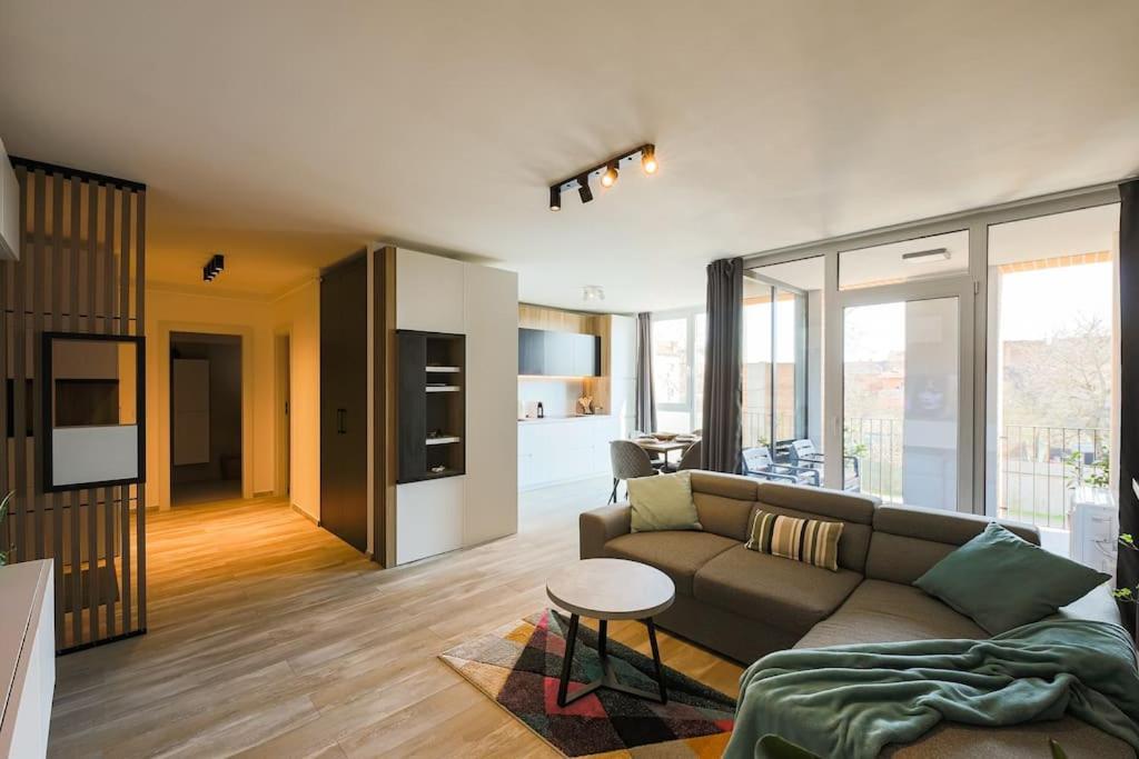Luxury Apt. Near River & Parking Timisoara Ngoại thất bức ảnh